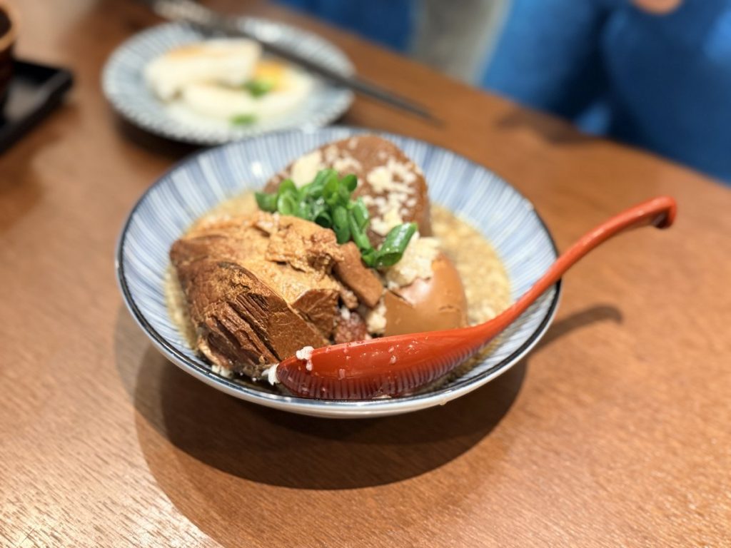 肉汁餃子の店しんちゃん 平岸店 煮込みと前菜の盛り合わせ