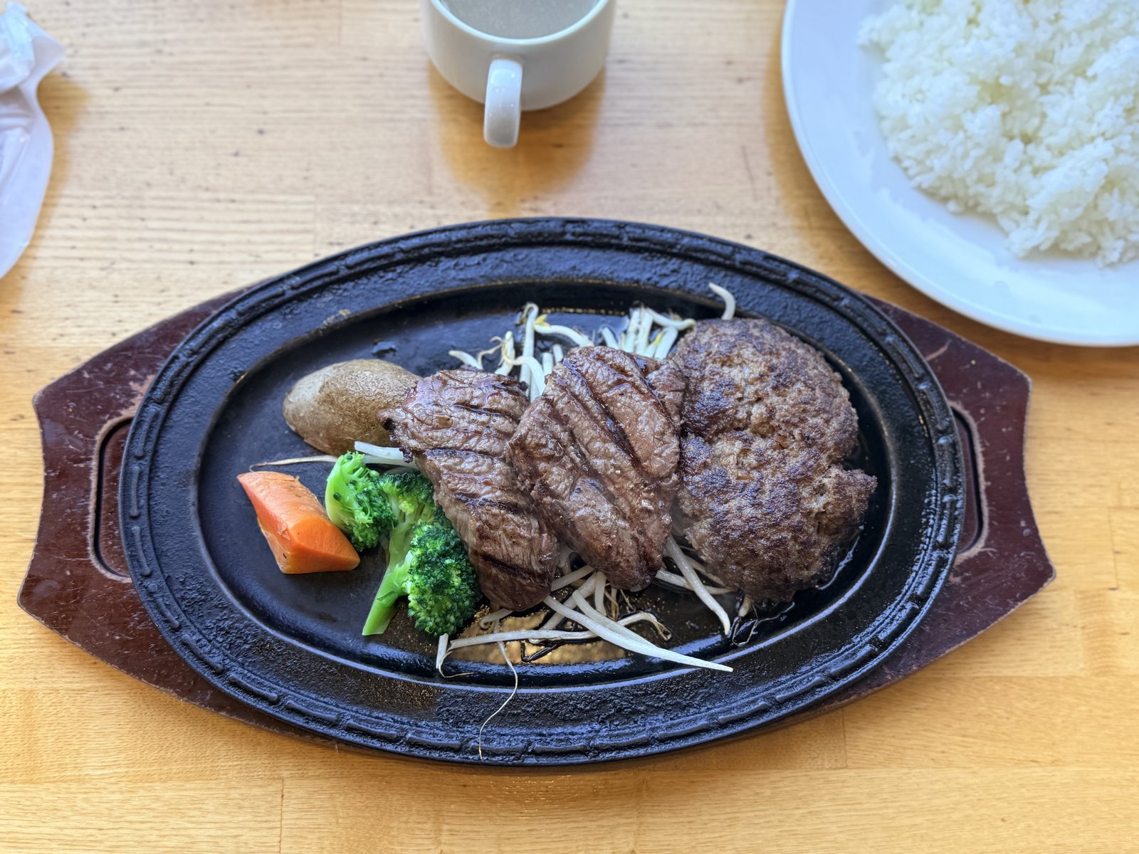 びらとり和牛専門店くろべこ 和牛ステーキと和牛ハンバーグセット